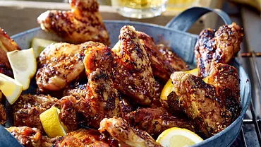 Hähnchenflügel in Ahornsirup-Marinade Rezept - Foto: LECKER @ Bauer Media Group Hähnchenflügel in Ahornsirup-Marinade Rezept - Foto: LECKER @ Bauer Media Group