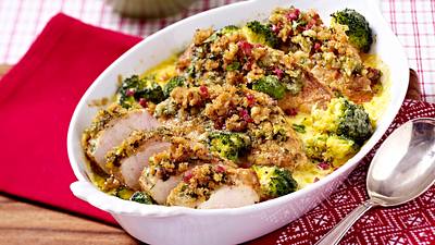 Hähnchenkrüstchen in Brokkoli-Hollandaise Rezept - Foto: LECKER @ Bauer Media Group