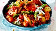 Hähnchenpfanne mit neuen Kartoffeln und Spargel Rezept - Foto: LECKER @ Bauer Media Group