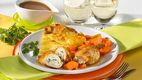 Hähnchenröllchen mit Frischkäsefüllung Rezept - Foto: House of Food / Bauer Food Experts KG