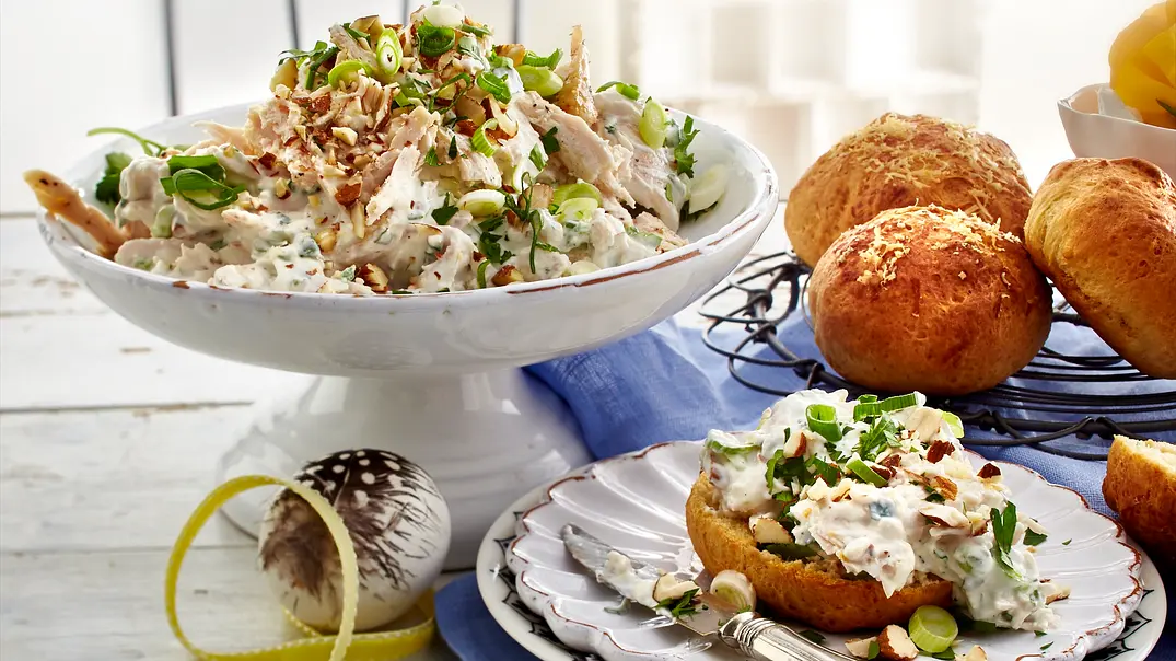 Hähnchensalat mit Mandeln Rezept - Foto: LECKER @ Bauer Media Group Hähnchensalat mit Mandeln Rezept - Foto: LECKER @ Bauer Media Group