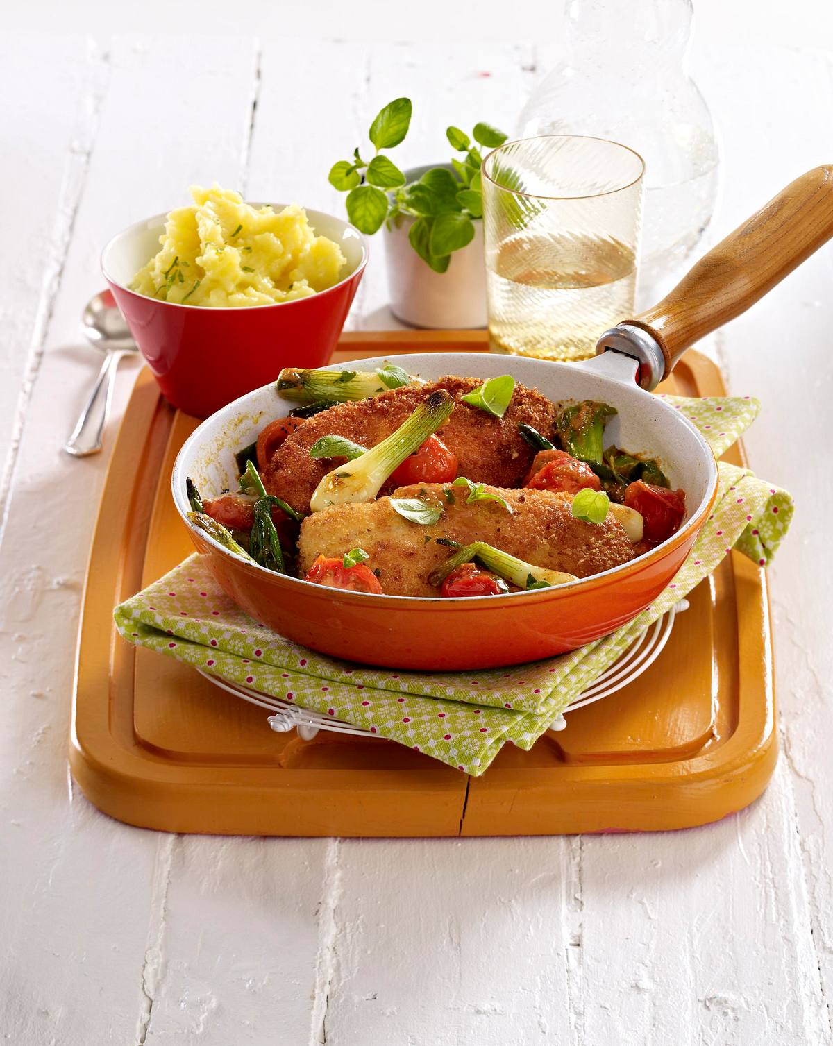 Hähnchenschnitzel mit Sommergemüse und Püree (Titel Rezepte pur) Rezept