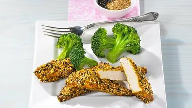 Hähnchensticks mit Sesam Rezept - Foto: LECKER @ Bauer Media Group