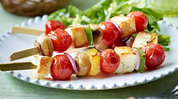 Halloumi-Pilz-Tomaten-Spieße Rezept - Foto: House of Food / Bauer Food Experts KG