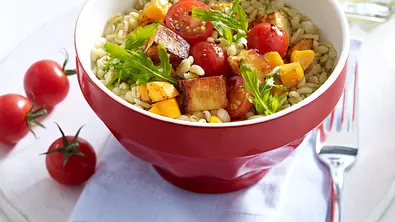 Halloumi-Salat mit gebratenem Gemüse Rezept - Foto: LECKER @ Bauer Media Group