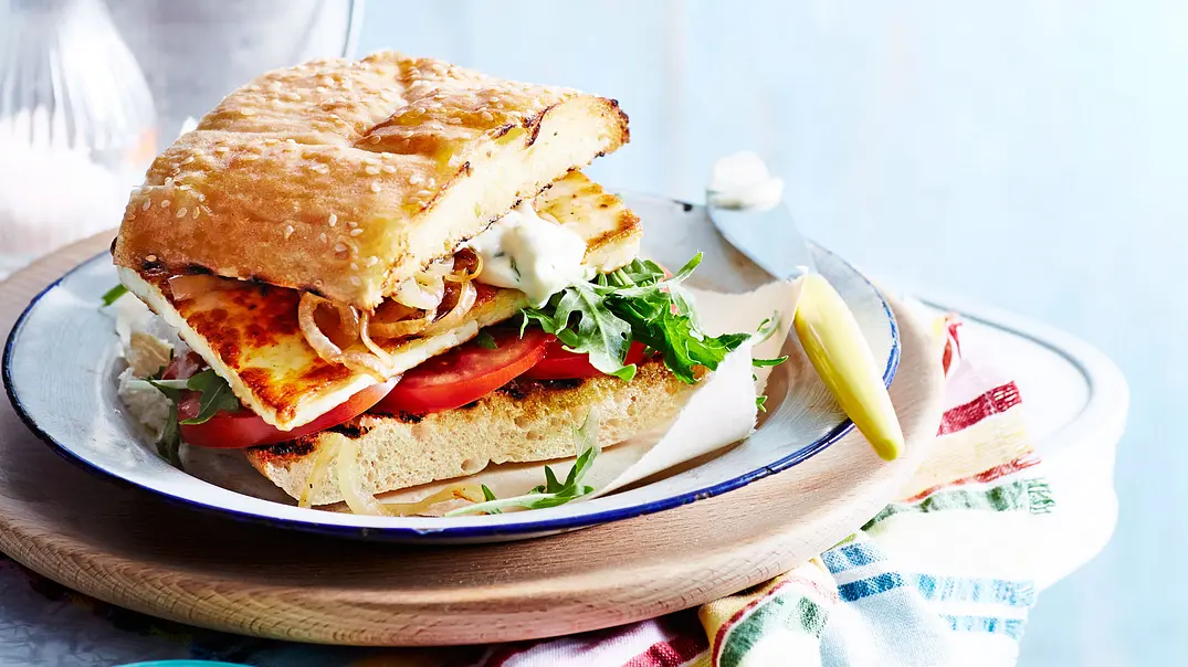 Halloumi-Sandwich „Rockt bei Hunger“ Rezept - Foto: LECKER @ Bauer Media Group Halloumi-Sandwich „Rockt bei Hunger“ Rezept - Foto: LECKER @ Bauer Media Group