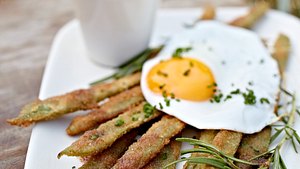 Hamburger Schnitzel von der grünen Bohne mit Sylter Landei Rezept - Foto: House of Food / Bauer Food Experts KG