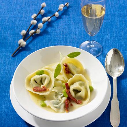Handgemachte Ziegen-Ricotta-Tortelloni in Salbeibutter (Poletto Ostermenü) Rezept