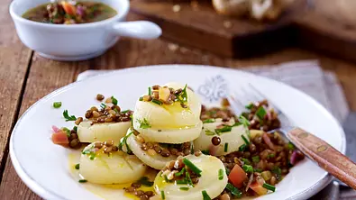 Handkäse mit Linsen-Apfel-Vinaigrette Rezept - Foto: LECKER @ Bauer Media Group