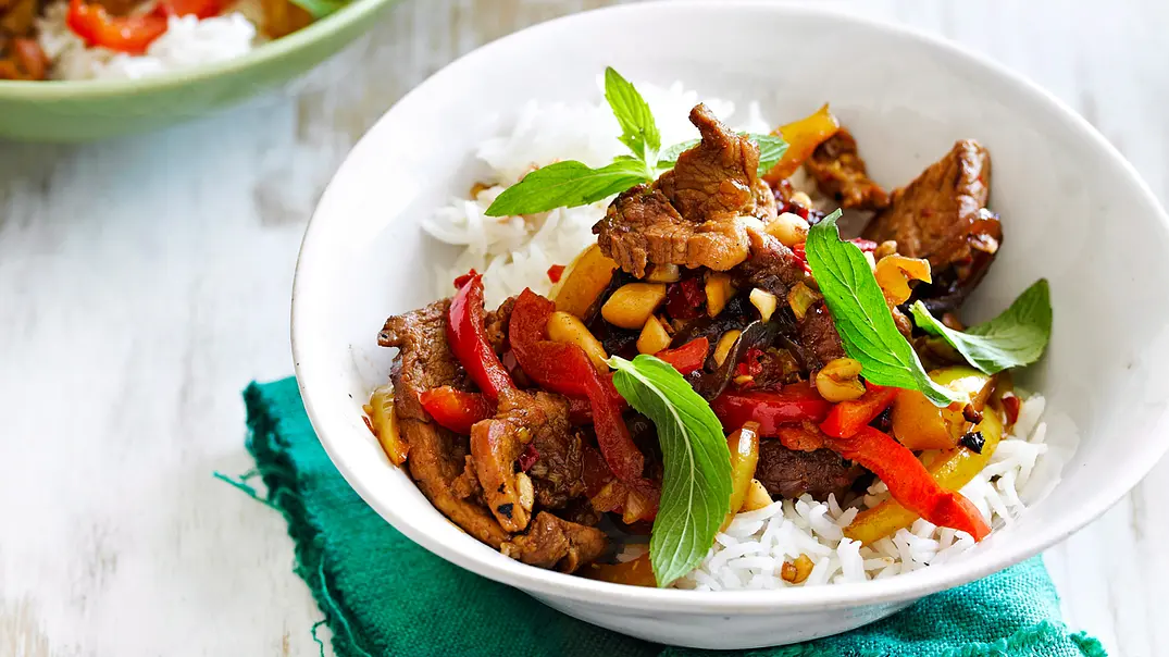 Happy-Paprika-Stir-fry mit Schweinefilet Rezept - Foto: LECKER @ Bauer Media Group Happy-Paprika-Stir-fry mit Schweinefilet Rezept - Foto: LECKER @ Bauer Media Group