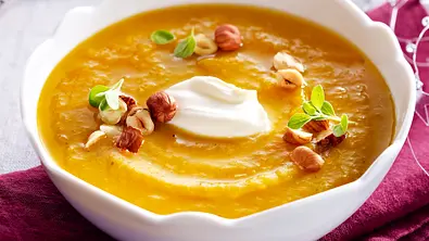 Haselnuss-Kürbissuppe Rezept - Foto: LECKER @ Bauer Media Group
