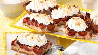 Haselnuss-Pflaumenkuchen mit Zimtbaiser Rezept - Foto: LECKER @ Bauer Media Group Haselnuss-Pflaumenkuchen mit Zimtbaiser Rezept - Foto: LECKER @ Bauer Media Group