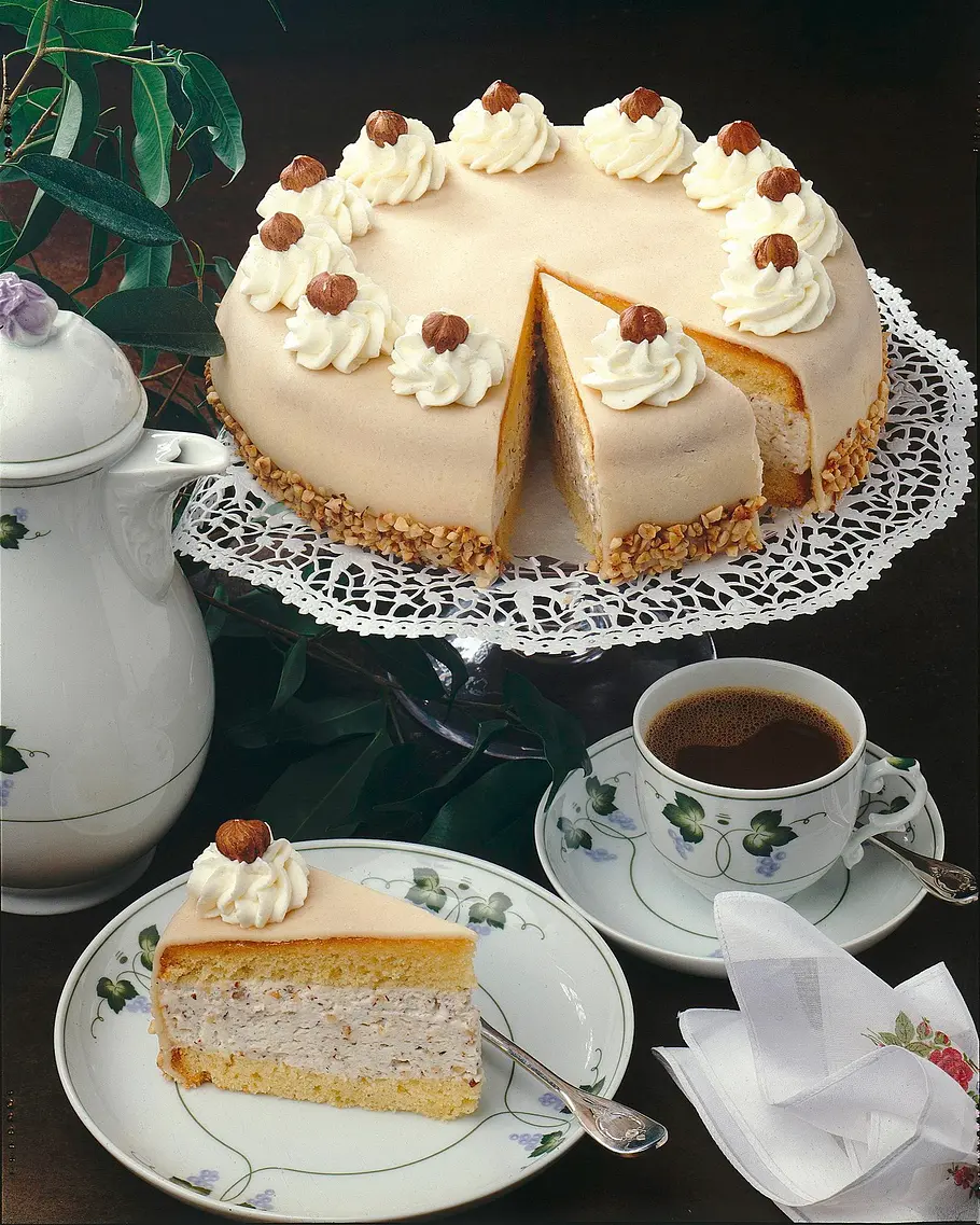 Haselnuss-Sahnetorte Rezept Haselnuss-Sahnetorte Rezept