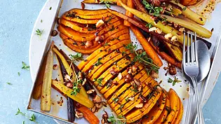 Hasselback-Kürbis „Home Sweet Home“ Rezept - Foto: LECKER @ Bauer Media Group Hasselback-Kürbis „Home Sweet Home“ Rezept - Foto: LECKER @ Bauer Media Group