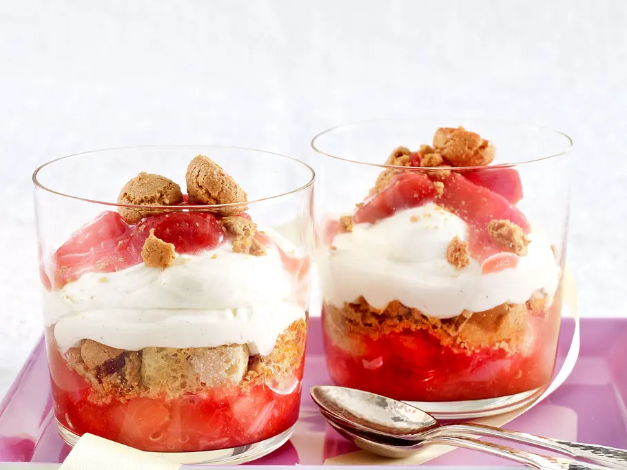 Erdbeer-Rhabarber-Tiramisu Rezept Erdbeer-Rhabarber-Tiramisu