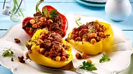 Gefüllte Paprika mit Hack und Kichererbsen aus dem Airfryer Rezept - Foto: LECKER @ Bauer Media Group
