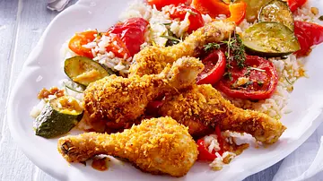 Panierte Hähnchenkeulen mit Röstgemüse aus der Heißluftfritteuse Rezept - Foto: LECKER @ Bauer Media Group Panierte Hähnchenkeulen mit Röstgemüse aus der Heißluftfritteuse Rezept - Foto: LECKER @ Bauer Media Group