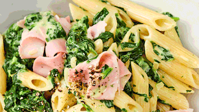 Spinat-Nudeln mit gekochtem Schinken Rezept - Foto: LECKER @ Bauer Media Group