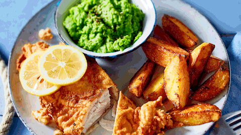 Fish & Chips mit Erbsendip Rezept - Foto: House of Food / Bauer Food Experts KG