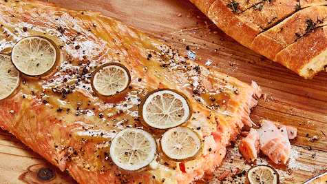 Honig-Lachs, gegrillt auf Zedernholz Rezept - Foto: House of Food / Bauer Food Experts KG