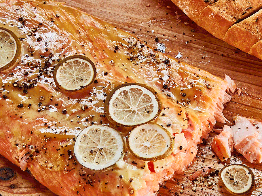 Honig-Lachs, gegrillt auf Zedernholz Rezept Honig-Lachs, gegrillt auf Zedernholz Rezept