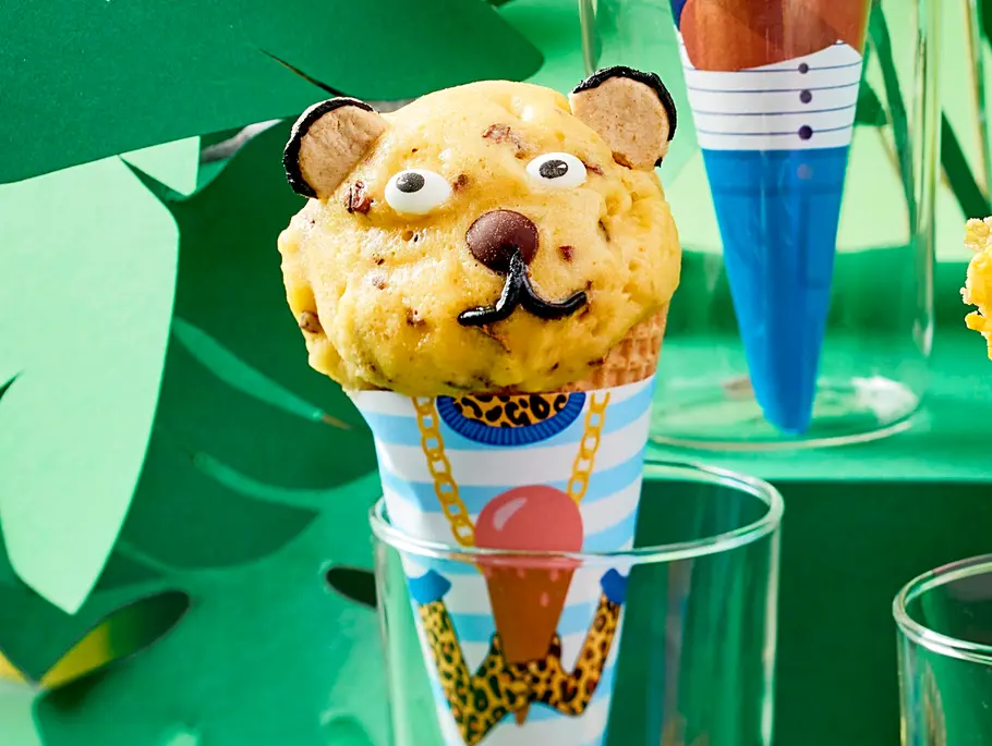 Mango Stracciatella Nicecream in Form eines Leoparden Mango Stracciatella Nicecream in Form eines Leoparden