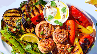 Gegrillte Antipasti mit Saltimbocca-Spießen Rezept - Foto: LECKER @ Bauer Media Group Gegrillte Antipasti mit Saltimbocca-Spießen Rezept - Foto: LECKER @ Bauer Media Group