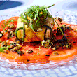Feta-Päckchen auf Tomaten-Carpaccio Rezept - Foto: House of Food / Bauer Food Experts KG