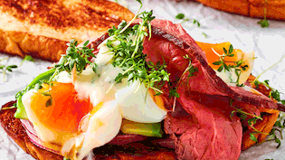 Ei-Avocado-Stulle mit Roastbeef Rezept - Foto: LECKER @ Bauer Media Group Ei-Avocado-Stulle mit Roastbeef Rezept - Foto: LECKER @ Bauer Media Group