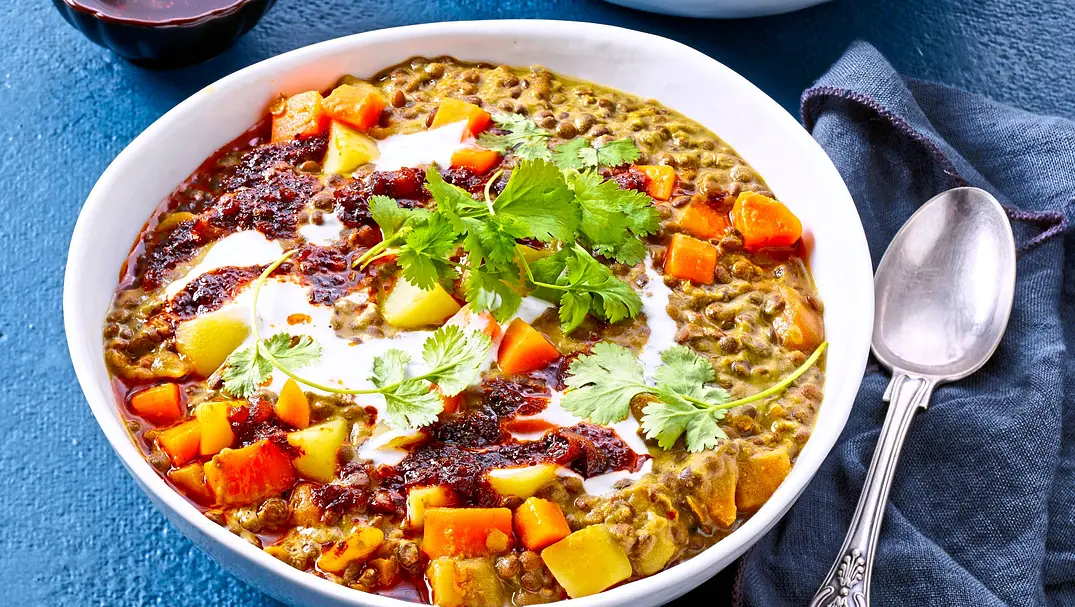 Indischer Linsen-Kokos-Kessel Rezept - Foto: LECKER @ Bauer Media Group Indischer Linsen-Kokos-Kessel Rezept - Foto: LECKER @ Bauer Media Group