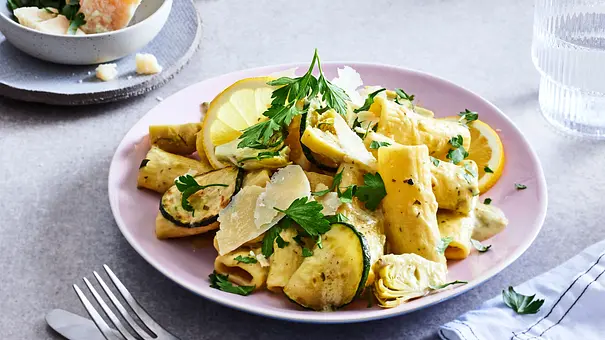 Veggie-Pasta  mit Pestorahm Rezept - Foto: LECKER @ Bauer Media Group