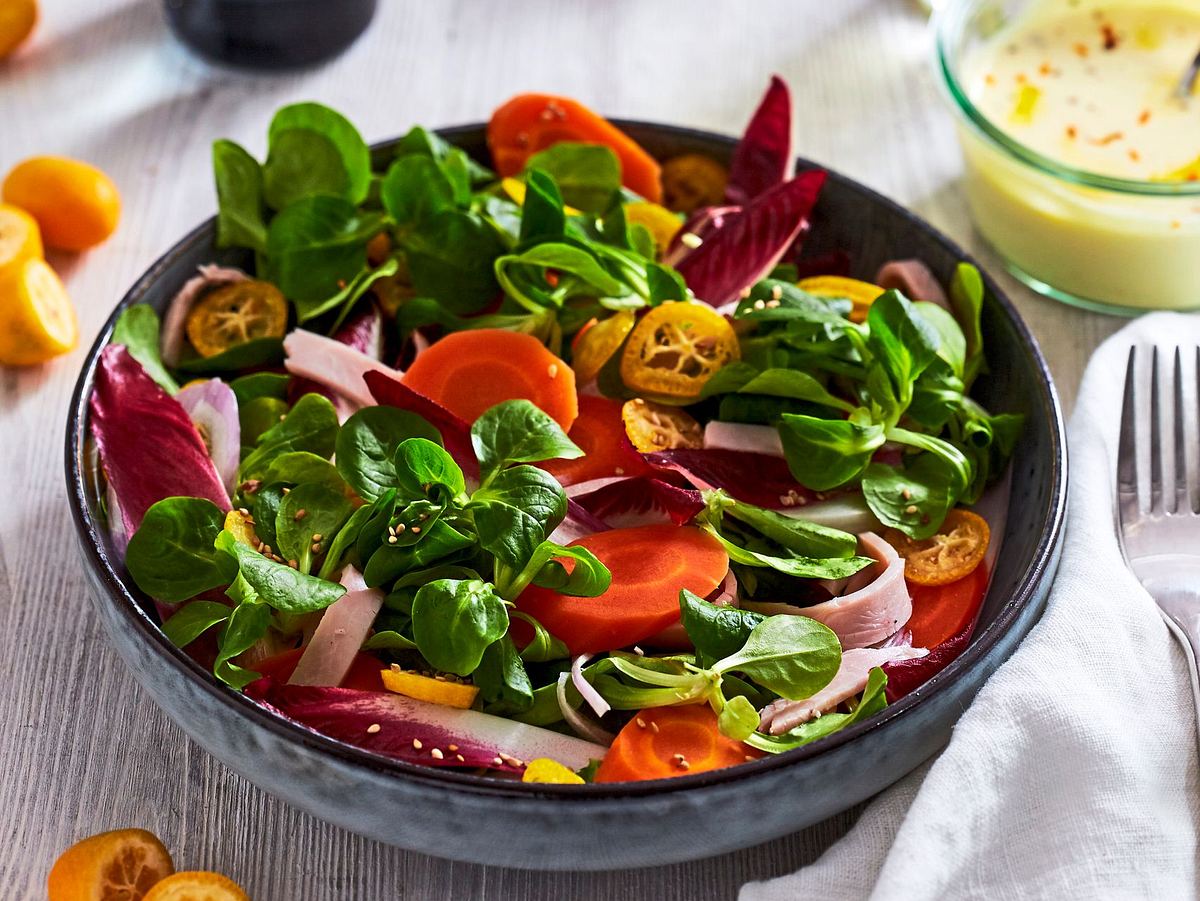 Regenbogen-Salat mit Kumquats Rezept