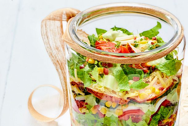 Geflügel-Bacon-Schichtsalat „Nimm mich mit“ Rezept Geflügel-Bacon-Schichtsalat „Nimm mich mit“ Rezept