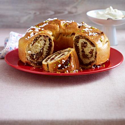 Hefe-Nuss-Kranz Rezept Hefe-Nuss-Kranz Rezept