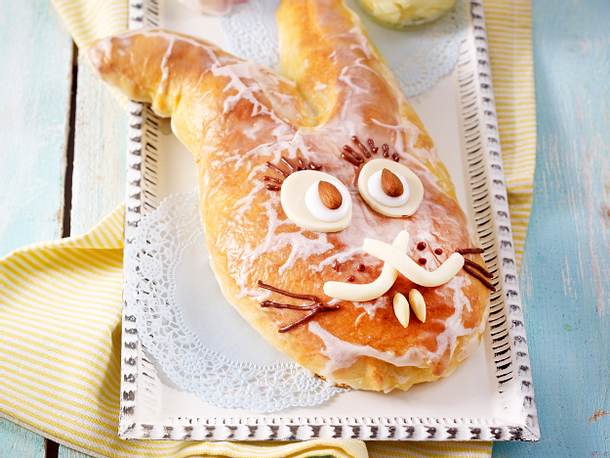Hefe-Osterhasen vom Blech Rezept
