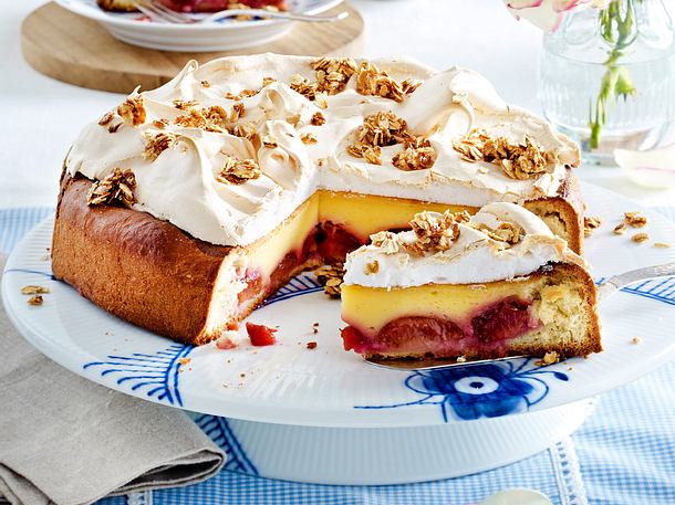 Hefe-Pflaumen-Torte mit Baiser Rezept
