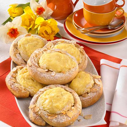 Hefe-Pudding-Schnecke Rezept Hefe-Pudding-Schnecke Rezept