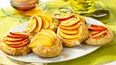 Hefe-Puddingteilchen mit Nektarinen (Diabetiker) Rezept - Foto: LECKER @ Bauer Media Group Hefe-Puddingteilchen mit Nektarinen (Diabetiker) Rezept - Foto: LECKER @ Bauer Media Group