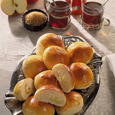 Hefebrötchen mit Apfel Rezept
