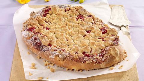 Hefefladen mit Streuseln Rezept - Foto: House of Food / Bauer Food Experts KG