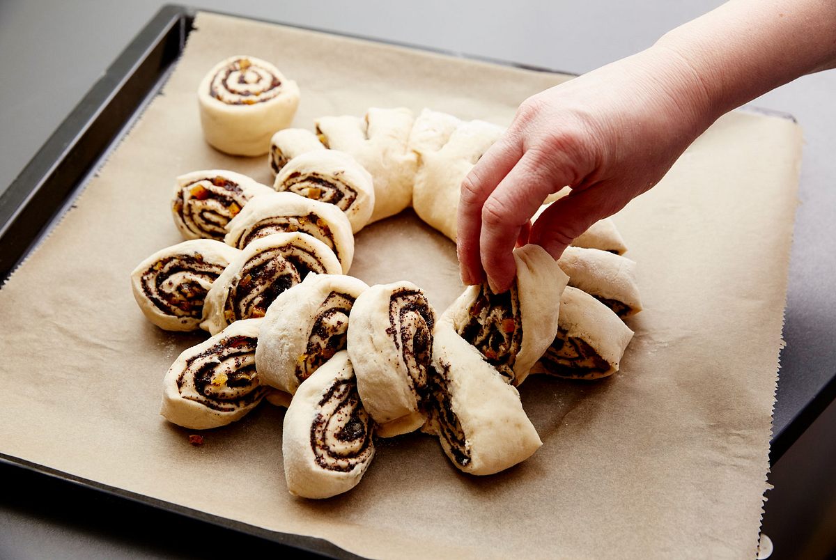 Hefekranz mit Mohn Rezept