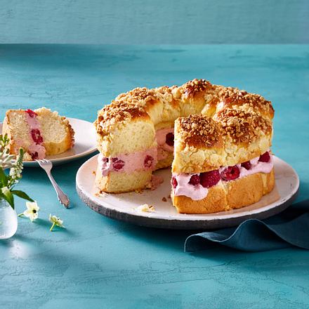 Hefekranz mit Streuseln Rezept Hefekranz mit Streuseln Rezept