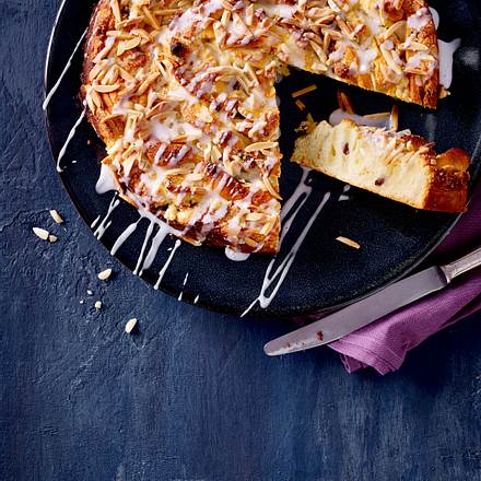 Hefekuchen mit Mandeln Rezept Hefekuchen mit Mandeln Rezept