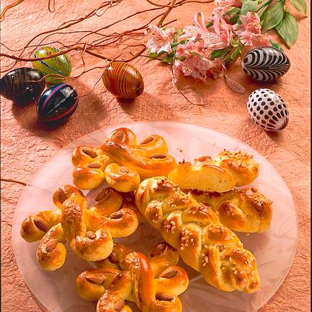 Hefesonnen und -zöpfe Rezept Hefesonnen und -zöpfe Rezept