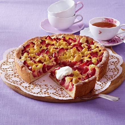 Hefeteig-Mürbteig Tarte mit Sommerpflaumen Rezept Hefeteig-Mürbteig Tarte mit Sommerpflaumen Rezept