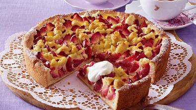 Hefeteig-Mürbteig Tarte mit Sommerpflaumen Rezept - Foto: LECKER @ Bauer Media Group