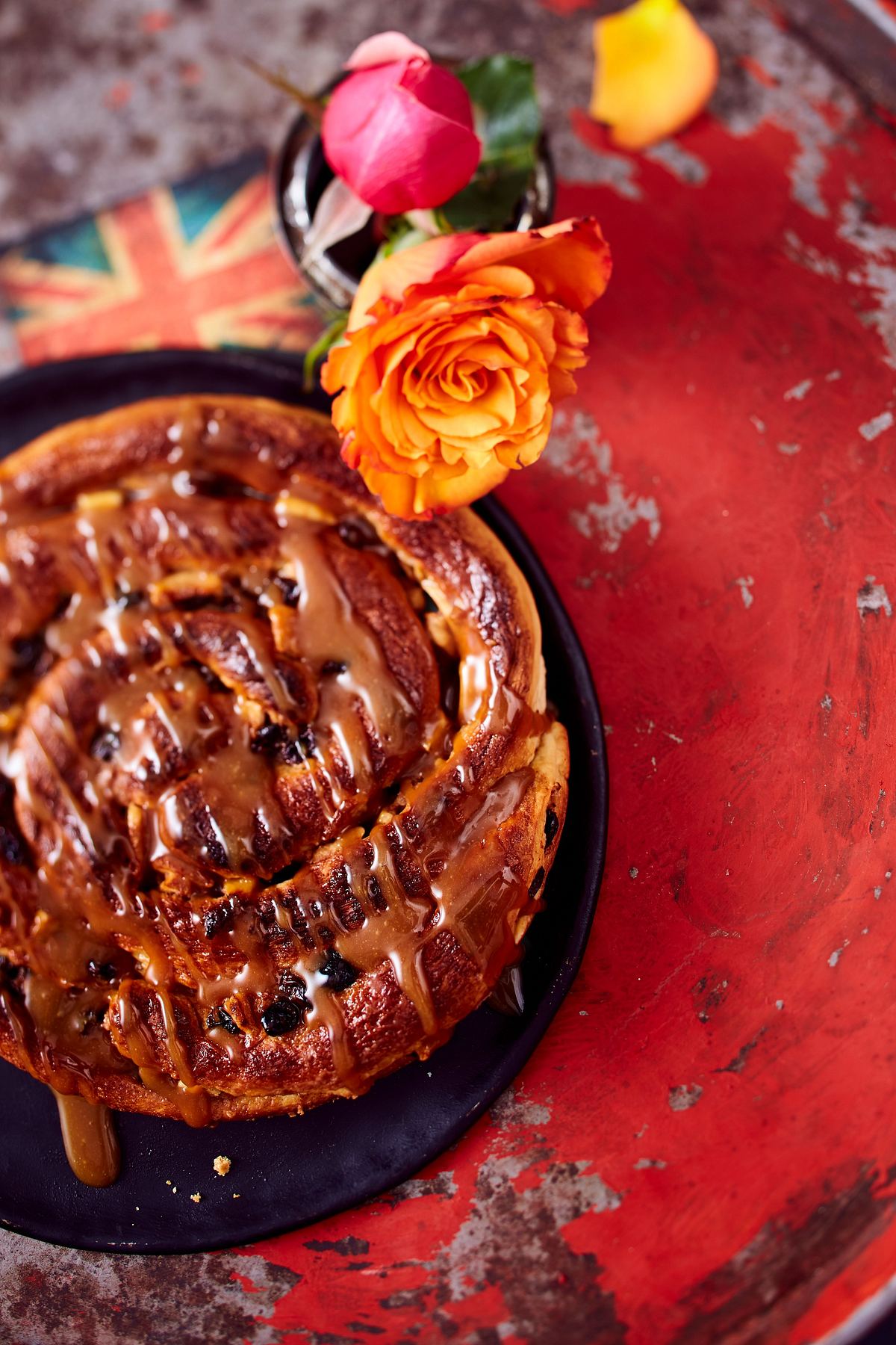 Hefeteigschnecke mit Butterscotch-Soße (Chelsea Bun) Rezept