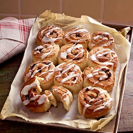 Hefeteigschnecken mit Trockenfrüchten (Chelsea bun) Rezept Hefeteigschnecken mit Trockenfrüchten (Chelsea bun) Rezept