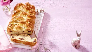 Hefezopf mit Kirsch-Ricotta-Füllung Rezept - Foto: LECKER @ Bauer Media Group