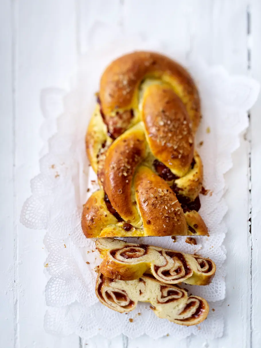 Hefezopf mit Pflaumenmus Rezept Hefezopf mit Pflaumenmus Rezept
